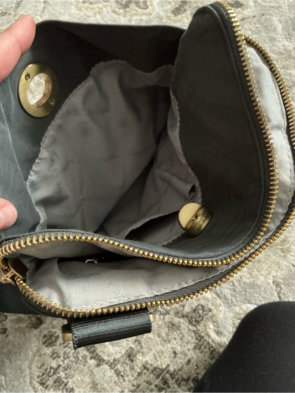 Spacious Crossbody Bag with Gold Hardware 🌟🌟 - Picture 8 of 11